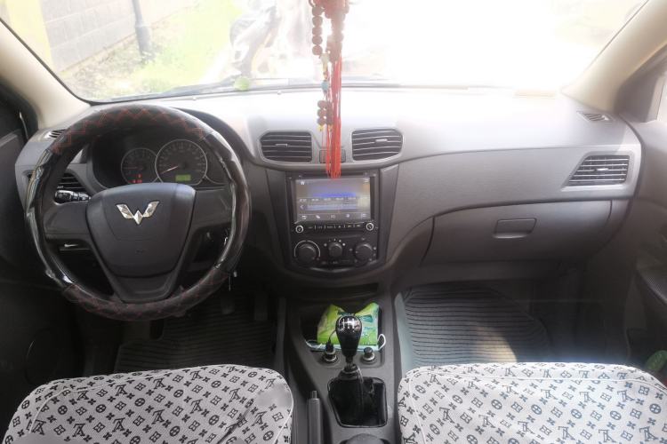 Used Wuling Hongguang 2014 1.5L Standard Version Center Console