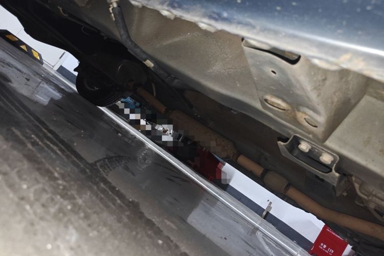 Used Wuling Hongguang 2014 1.5L Standard Version Chassis Front Right
