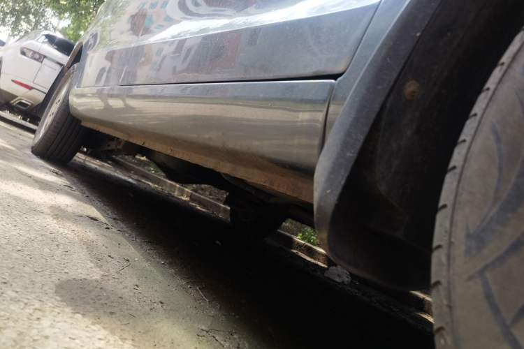 Used Wuling Hongguang 2014 1.5L Standard Version Chassis Front Right