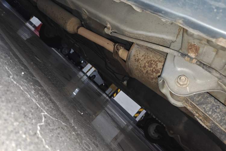 Used Wuling Hongguang 2014 1.5L Standard Version Chassis Rear Left