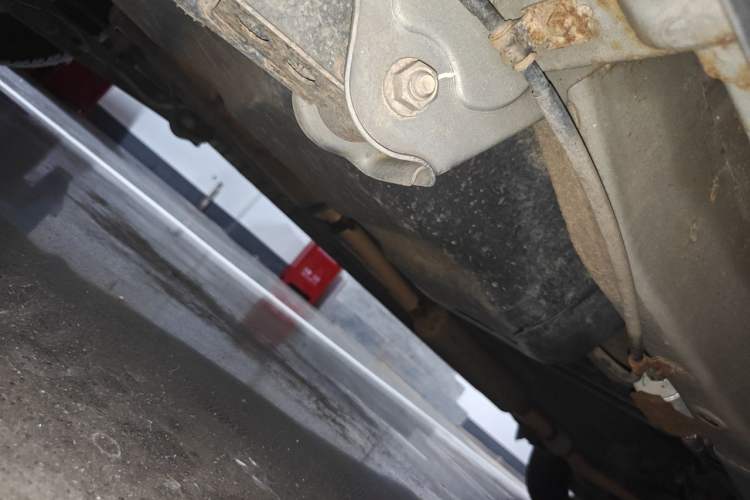 Used Wuling Hongguang 2014 1.5L Standard Version Chassis Rear Right