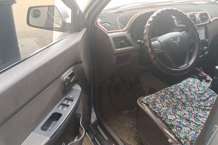 Used Wuling Hongguang 2014 1.2L Standard Model China IV Driver Seat