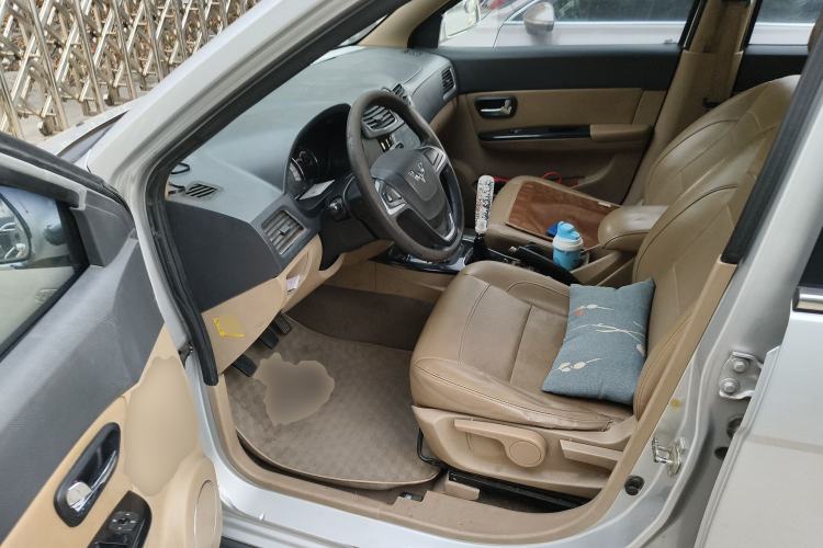 Used Wuling Hongguang 2014 1.5L S Luxury Model Driver Seat