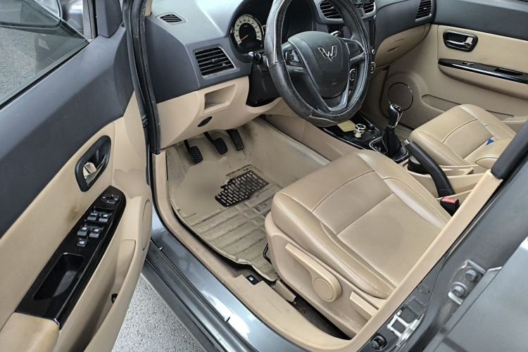 Used Wuling Hongguang 2014 1.5L S Luxury Model Driver Seat
