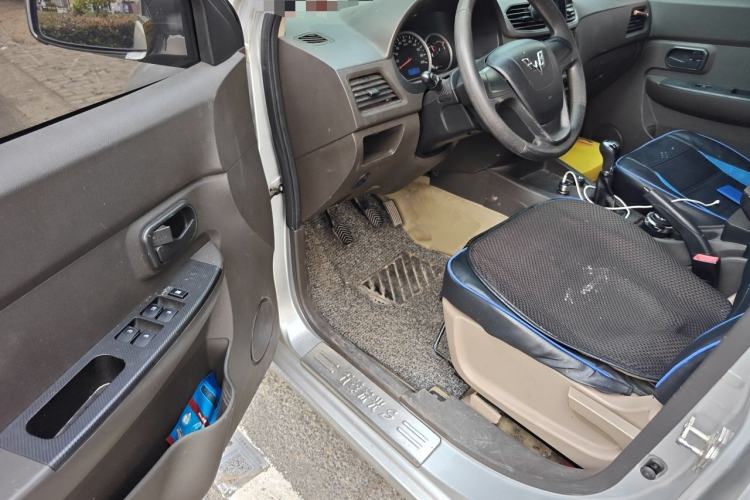 Used Wuling Hongguang 2014 1.5L S Standard Version Driver Seat