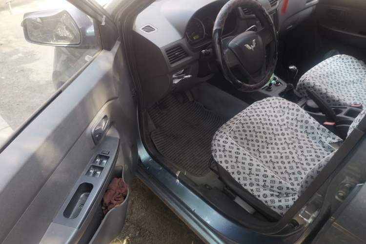 Used Wuling Hongguang 2014 1.5L Standard Version Driver Seat