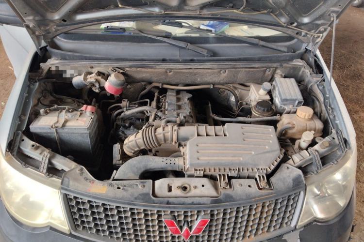 Used Wuling Hongguang 2014 1.5L Base Version Engine Bay