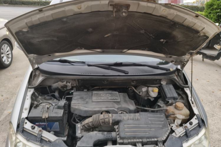 Used Wuling Hongguang 2014 1.5L S Luxury Model Engine Bay
