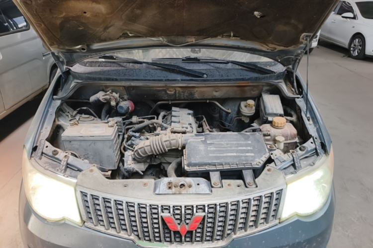 Used Wuling Hongguang 2014 1.5L Base Version Engine Bay