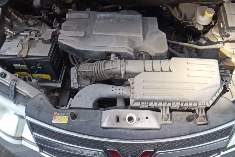 Used Wuling Hongguang 2014 1.5L S Luxury Model Engine Bay