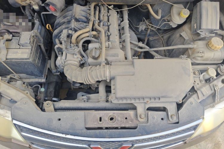 Used Wuling Hongguang 2014 1.2L S Standard Version China IV Standard Engine Bay