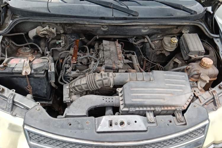 Used Wuling Hongguang 2014 1.5L S Luxury Model Engine Bay