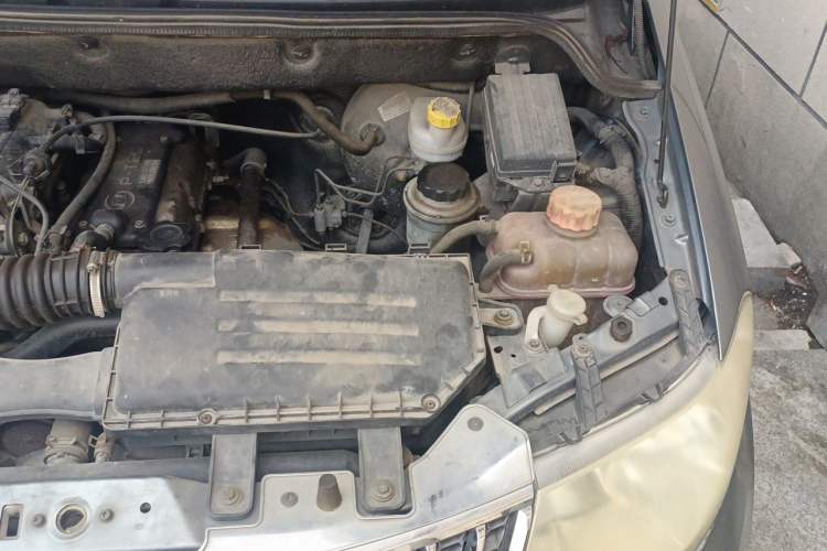 Used Wuling Hongguang 2014 1.2L Standard Model China IV Engine Bay Left