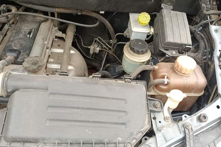 Used Wuling Hongguang 2014 1.2L Base Model China IV Engine Bay Left