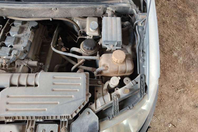 Used Wuling Hongguang 2014 1.5L Base Version Engine Bay Left