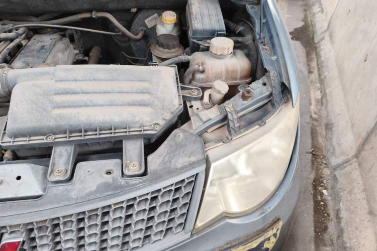 Used Wuling Hongguang 2014 1.2L Base Model China IV Engine Bay Left
