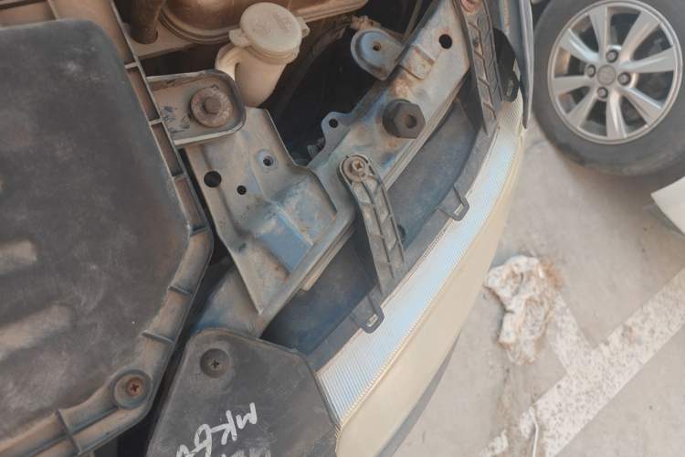 Used Wuling Hongguang 2014 1.2L Base Model China IV Engine Bay Left