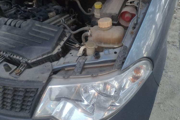 Used Wuling Hongguang 2014 1.5L Base Version Engine Bay Left