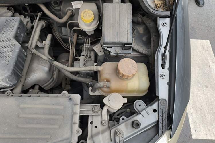 Used Wuling Hongguang 2014 1.5L S Luxury Model Engine Bay Left