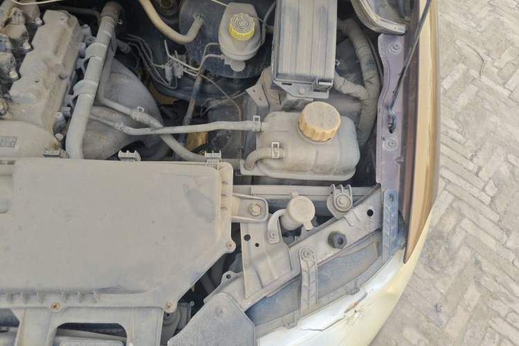 Used Wuling Hongguang 2014 1.2L S Standard Version China IV Standard Engine Bay Left