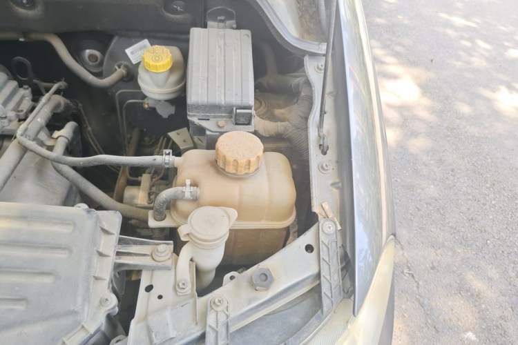 Used Wuling Hongguang 2014 1.5L S Luxury Model Engine Bay Left