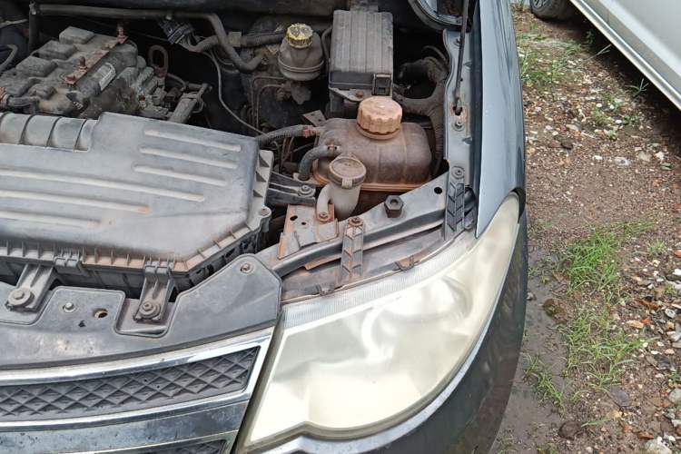 Used Wuling Hongguang 2014 1.5L S Luxury Model Engine Bay Left