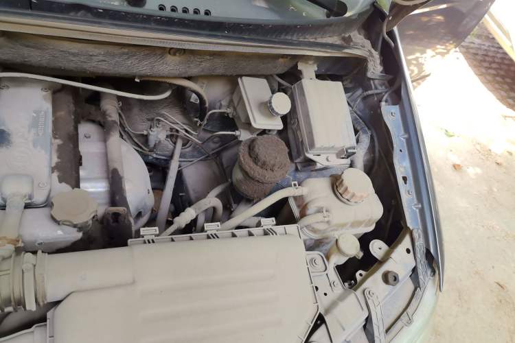 Used Wuling Hongguang 2014 1.2L Base Model China IV Engine Bay Left