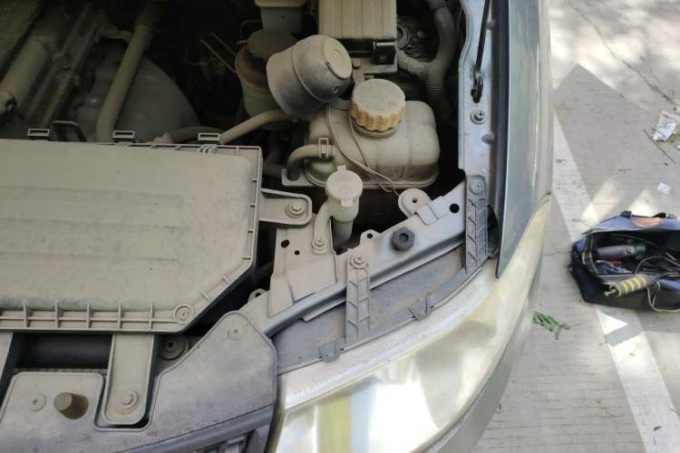 Used Wuling Hongguang 2014 1.2L Base Model China IV Engine Bay Left