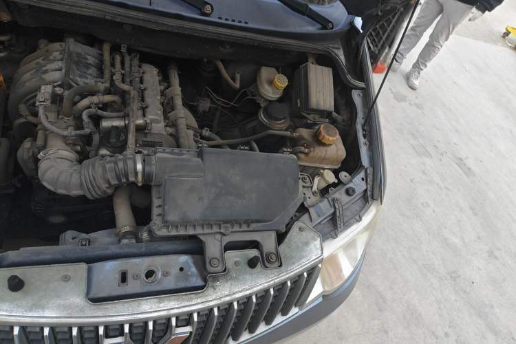 Used Wuling Hongguang 2014 1.2L Standard Model China IV Engine Bay Left