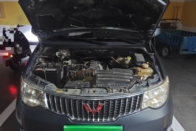 Used Wuling Hongguang 2014 1.5L Standard Version Engine Bay