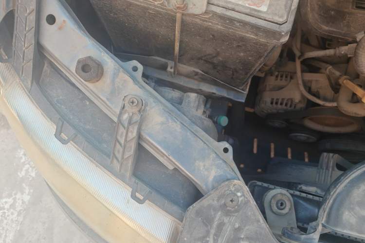 Used Wuling Hongguang 2014 1.2L Base Model China IV Engine Bay Right