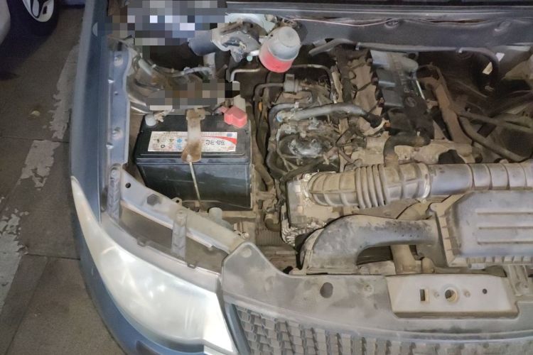 Used Wuling Hongguang 2014 1.5L Base Version Engine Bay Right