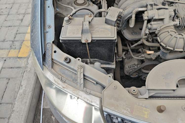 Used Wuling Hongguang 2014 1.2L Standard Model China IV Engine Bay Right