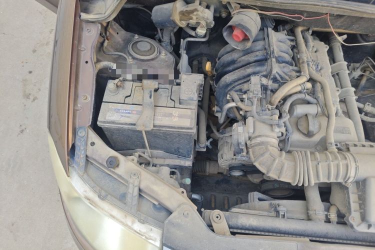 Used Wuling Hongguang 2014 1.2L S Standard Version China IV Standard Engine Bay Right