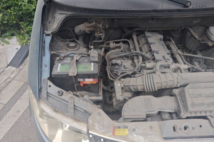 Used Wuling Hongguang 2014 1.5L S Standard Version Engine Bay Right
