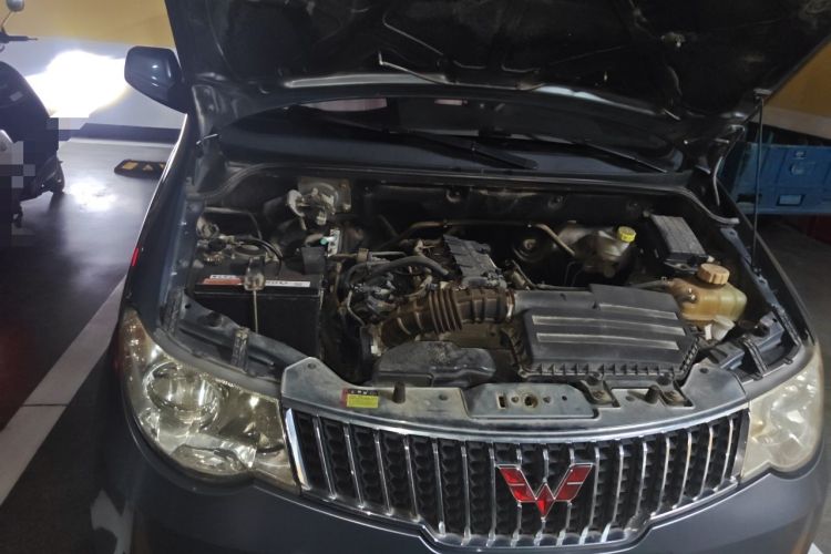 Used Wuling Hongguang 2014 1.5L Standard Version Engine Bay Right