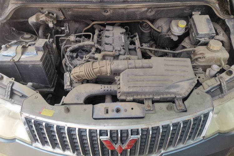 Used Wuling Hongguang 2014 1.5L Standard Version Engine Bay