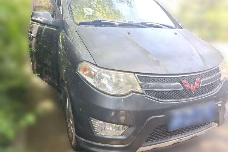 Used Wuling Hongguang 2014 1.5L S Luxury Model Front Right 45 Deg