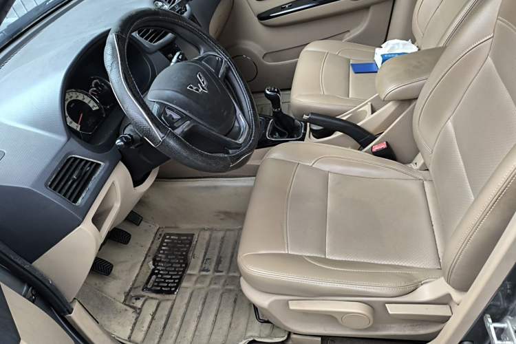Used Wuling Hongguang 2014 1.5L S Luxury Model Left Front Seat