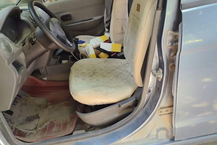 Used Wuling Hongguang 2014 1.2L Base Model China IV Left Front Seat