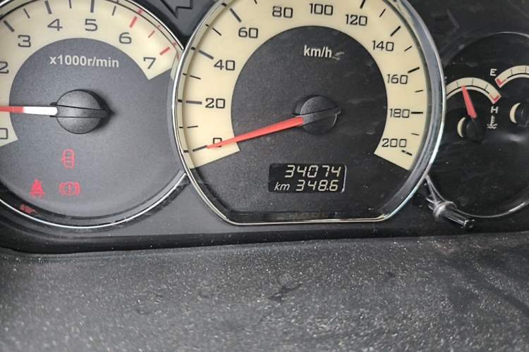 Used Wuling Hongguang 2014 1.5L S Luxury Model Odometer Close Up