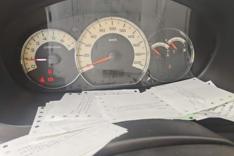 Used Wuling Hongguang 2014 1.5L S Luxury Model Odometer Close Up