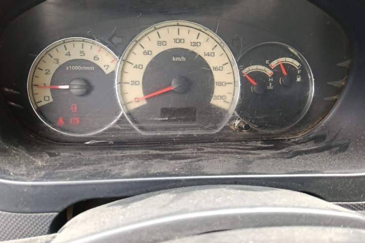Used Wuling Hongguang 2014 1.5L S Luxury Model Odometer Close Up