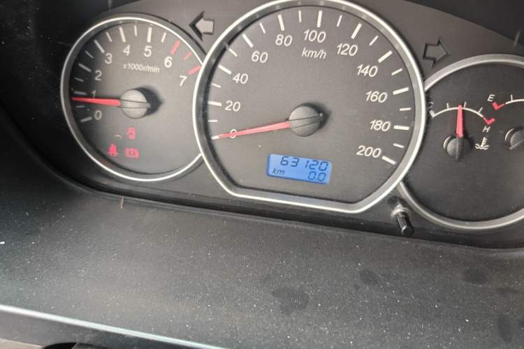 Used Wuling Hongguang 2014 1.5L S Standard Version Odometer Close Up