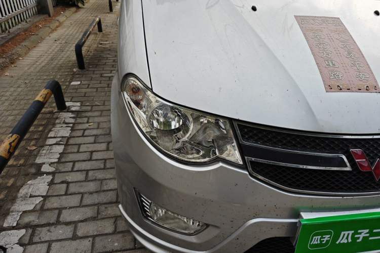 Used Wuling Hongguang 2014 1.5L S Standard Version Right Front Headlight