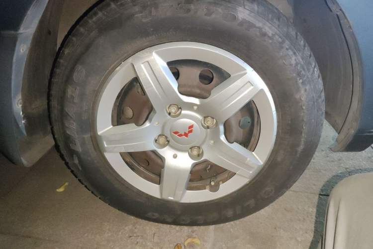 Used Wuling Hongguang 2014 1.5L Base Version Right Front Wheel Hub