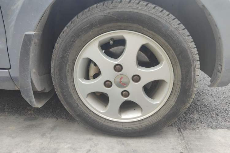 Used Wuling Hongguang 2014 1.2L Base Model China IV Right Front Wheel Hub