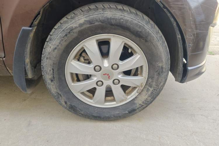 Used Wuling Hongguang 2014 1.2L S Standard Version China IV Standard Right Front Wheel Hub