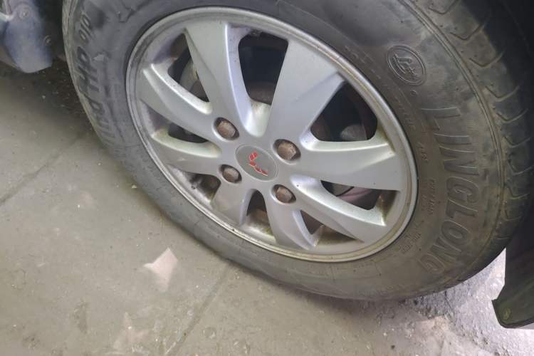 Used Wuling Hongguang 2014 1.5L S Luxury Model Right Front Wheel Hub