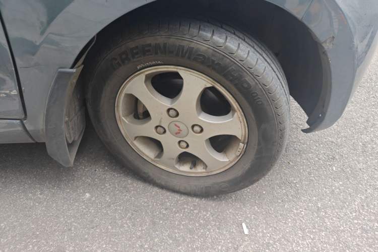 Used Wuling Hongguang 2014 1.5L S Standard Version Right Front Wheel Hub
